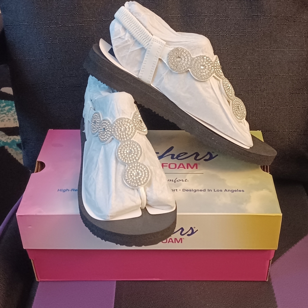 Skechers -size 6- White Stars and Sparkle- T-style Sandals Yoga Foam